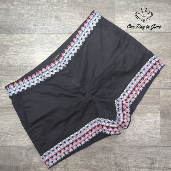 Loft Embroidered Chino Shorts Size 8 - Picture 1 of 7